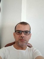 Une photo d’un participant qui veut faire connaissance et se marier