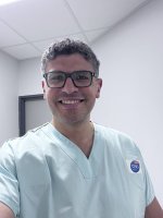 Une photo d’un participant qui veut faire connaissance et se marier
